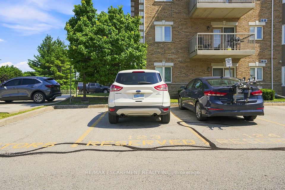 4016 Kilmer Drive 101, Burlington, ON L7M 5A7 4