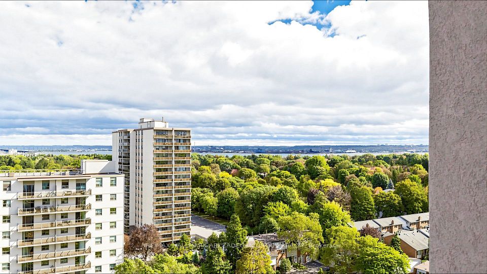 975 Warwick Court 1406, Burlington, ON L7T 3Z7 14