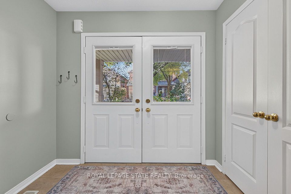 5440 KINDOS Street, Burlington, ON L7L 7M9 6