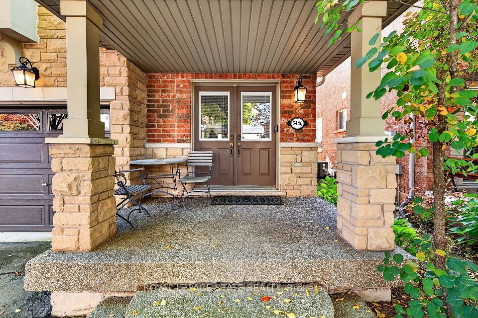 5440 KINDOS Street, Burlington, ON L7L 7M9 3