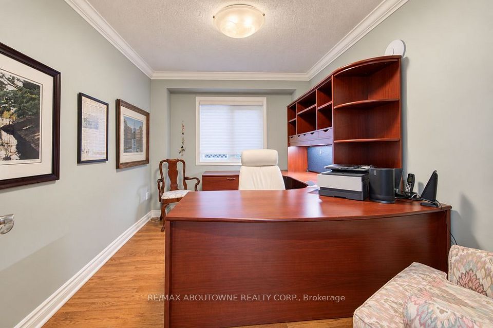 2220 Dunvegan Avenue, Oakville, ON L6J 6P7 9