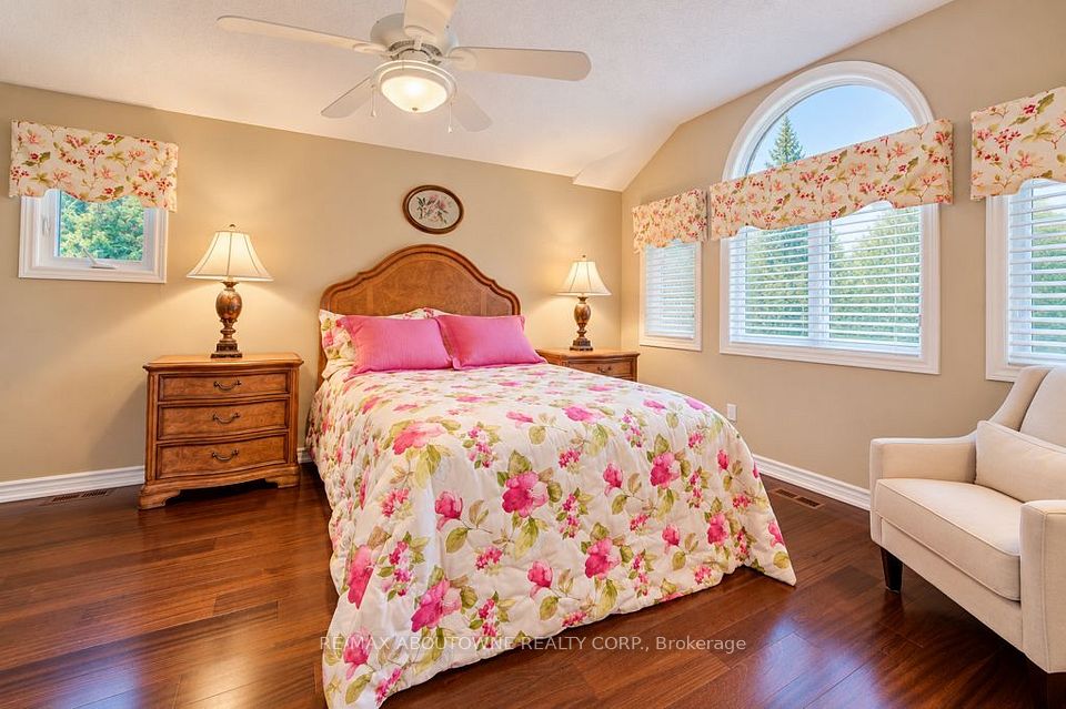 2220 Dunvegan Avenue, Oakville, ON L6J 6P7 25