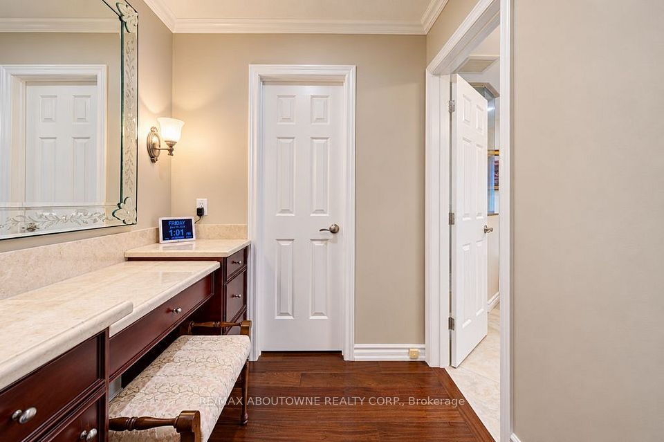 2220 Dunvegan Avenue, Oakville, ON L6J 6P7 23