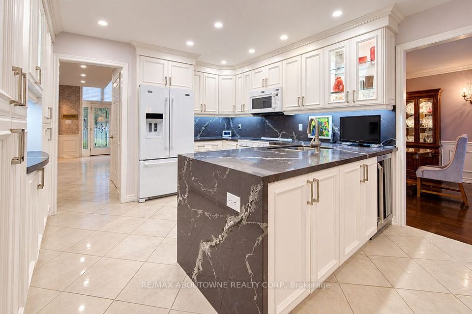 2220 Dunvegan Avenue, Oakville, ON L6J 6P7 13