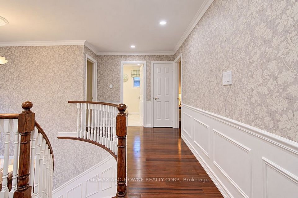 2220 Dunvegan Avenue, Oakville, ON L6J 6P7 20