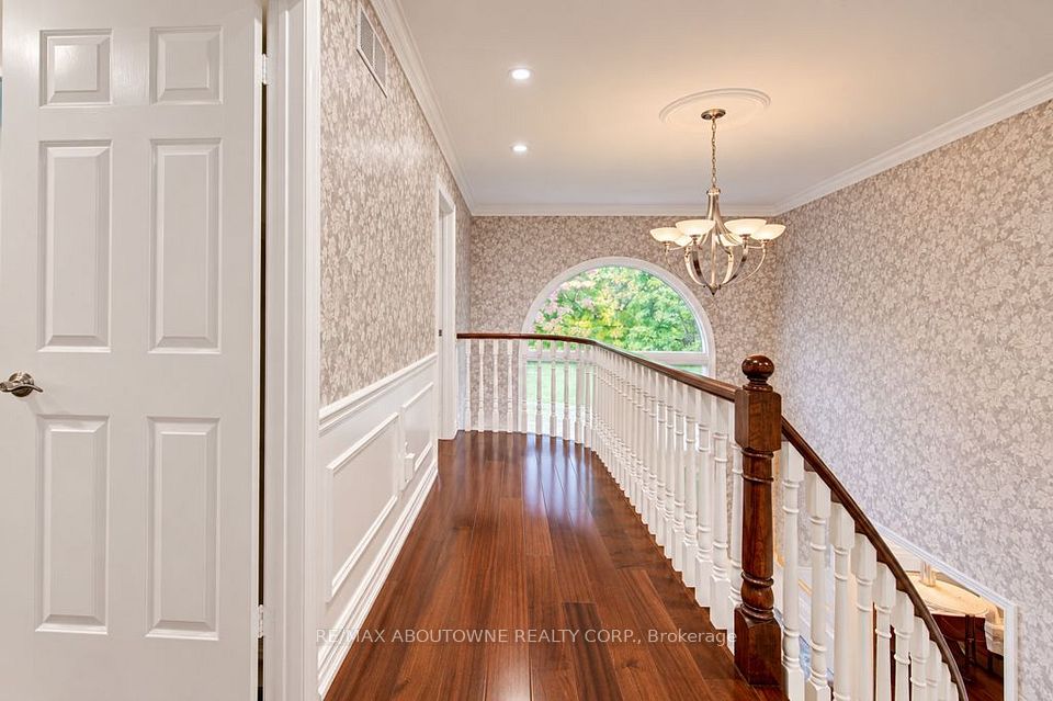 2220 Dunvegan Avenue, Oakville, ON L6J 6P7 21