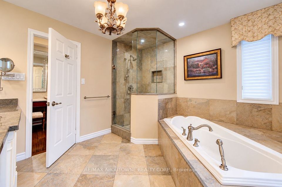 2220 Dunvegan Avenue, Oakville, ON L6J 6P7 24