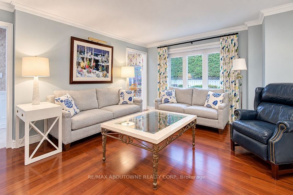 2220 Dunvegan Avenue, Oakville, ON L6J 6P7 8