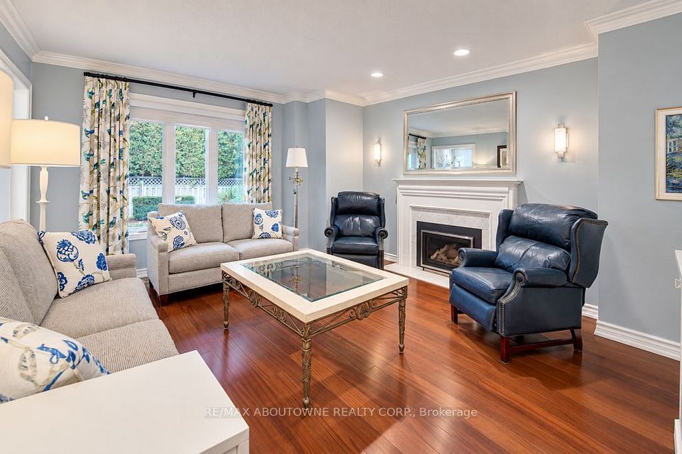 2220 Dunvegan Avenue, Oakville, ON L6J 6P7 7