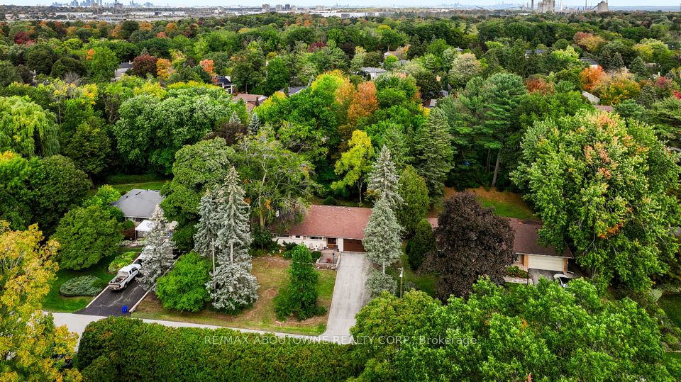2086 Glenforest Crescent, Oakville, ON L6J 2G4 4