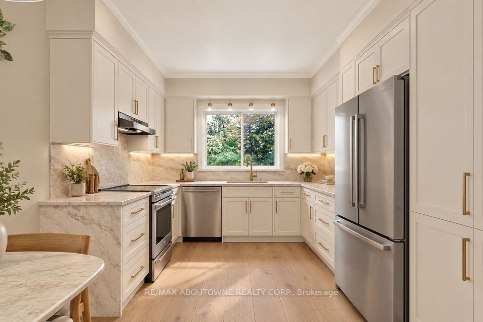 2086 Glenforest Crescent, Oakville, ON L6J 2G4 9