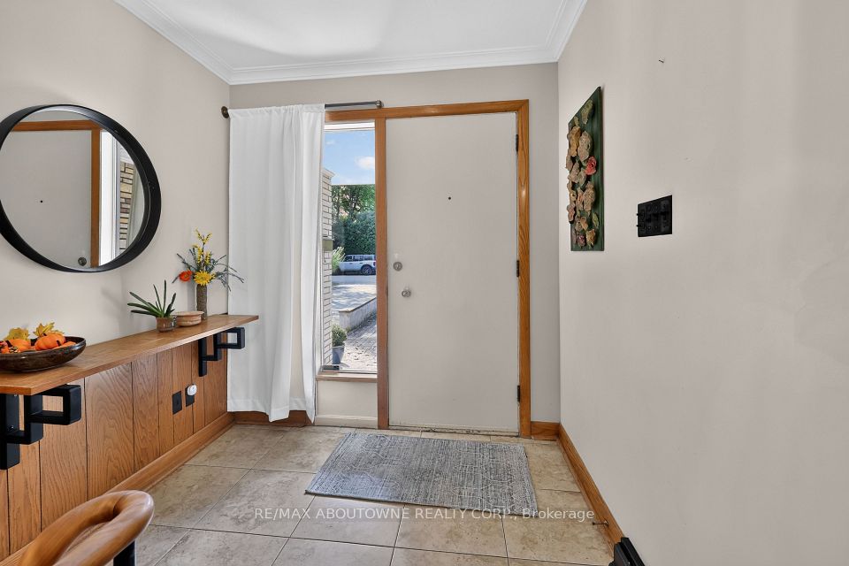 2086 Glenforest Crescent, Oakville, ON L6J 2G4 6