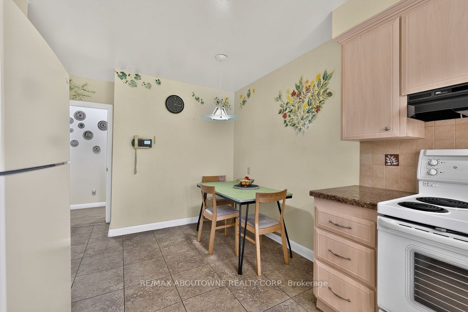 2086 Glenforest Crescent, Oakville, ON L6J 2G4 10
