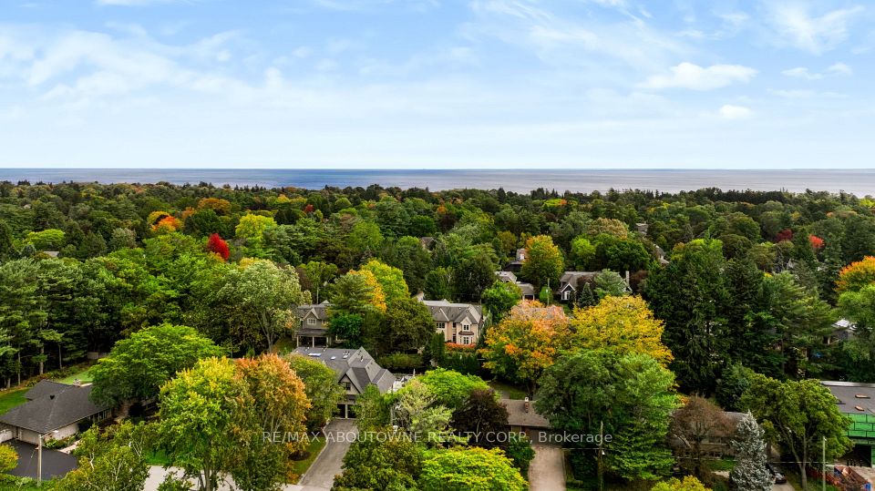 2086 Glenforest Crescent, Oakville, ON L6J 2G4 5
