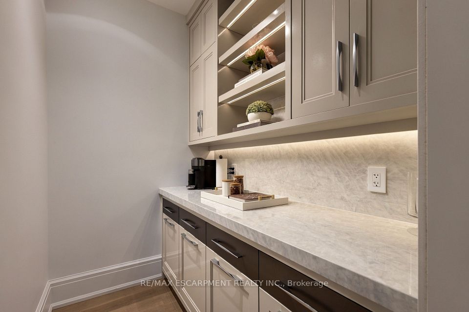 131 Mayfield Drive, Oakville, ON L6H 1K6 20
