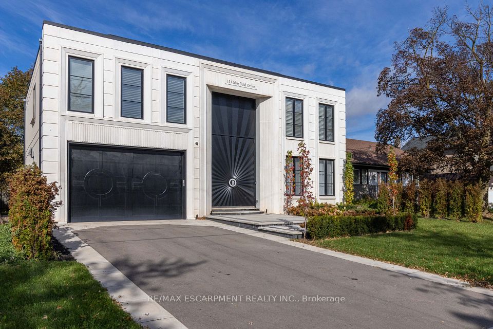 131 Mayfield Drive, Oakville, ON L6H 1K6 2