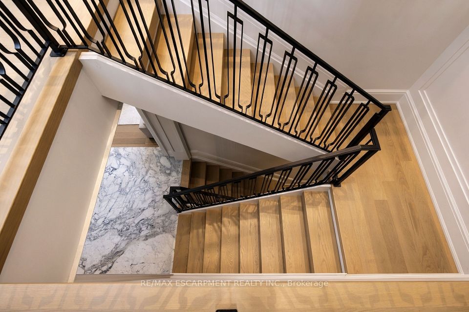 131 Mayfield Drive, Oakville, ON L6H 1K6 23