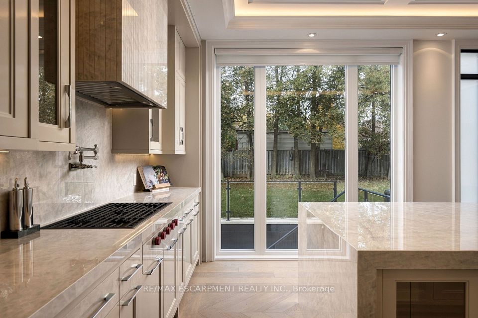 131 Mayfield Drive, Oakville, ON L6H 1K6 18