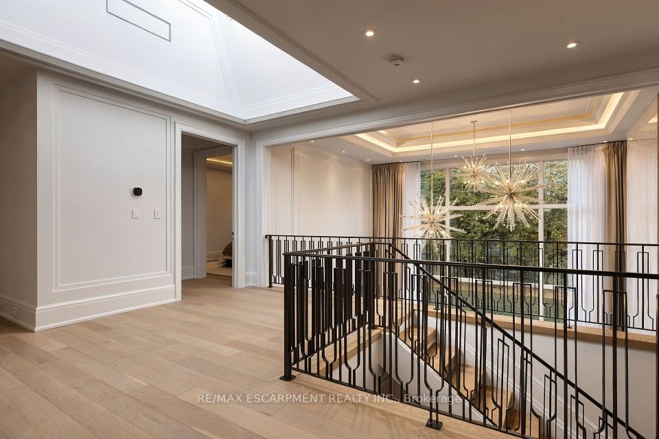 131 Mayfield Drive, Oakville, ON L6H 1K6 24