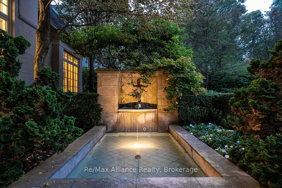 1426 Lakeshore Road E, Oakville, ON L6J 1M1 5