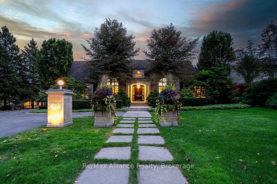 Detached at 1426 Lakeshore Road E, Oakville, ON L6J 1M1