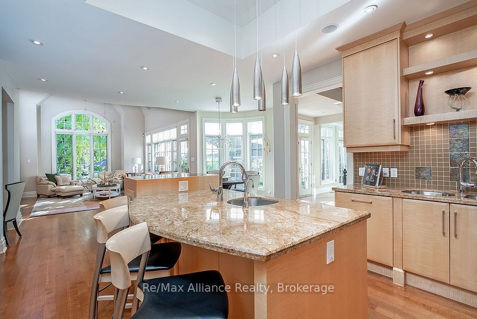 1426 Lakeshore Road E, Oakville, ON L6J 1M1 12