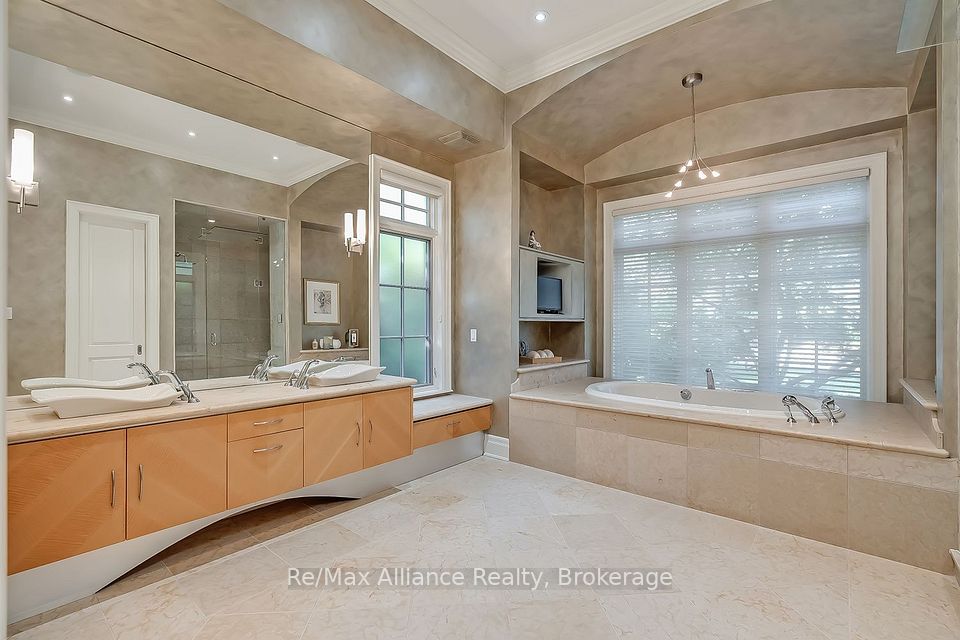 1426 Lakeshore Road E, Oakville, ON L6J 1M1 25
