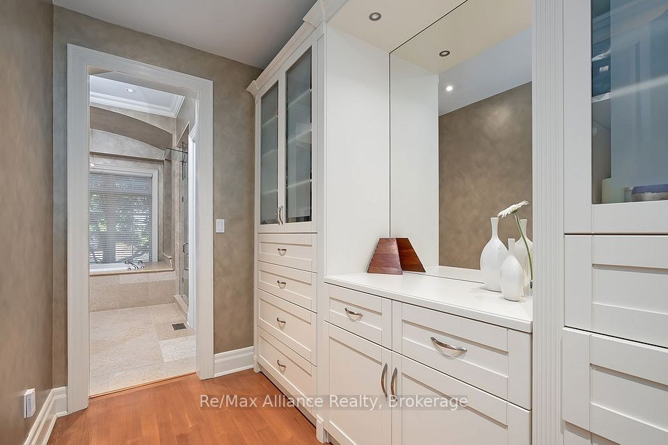 1426 Lakeshore Road E, Oakville, ON L6J 1M1 24