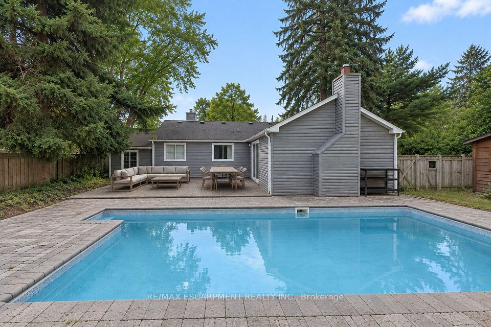 505 Patricia Drive, Oakville, ON L6K 1L9 2