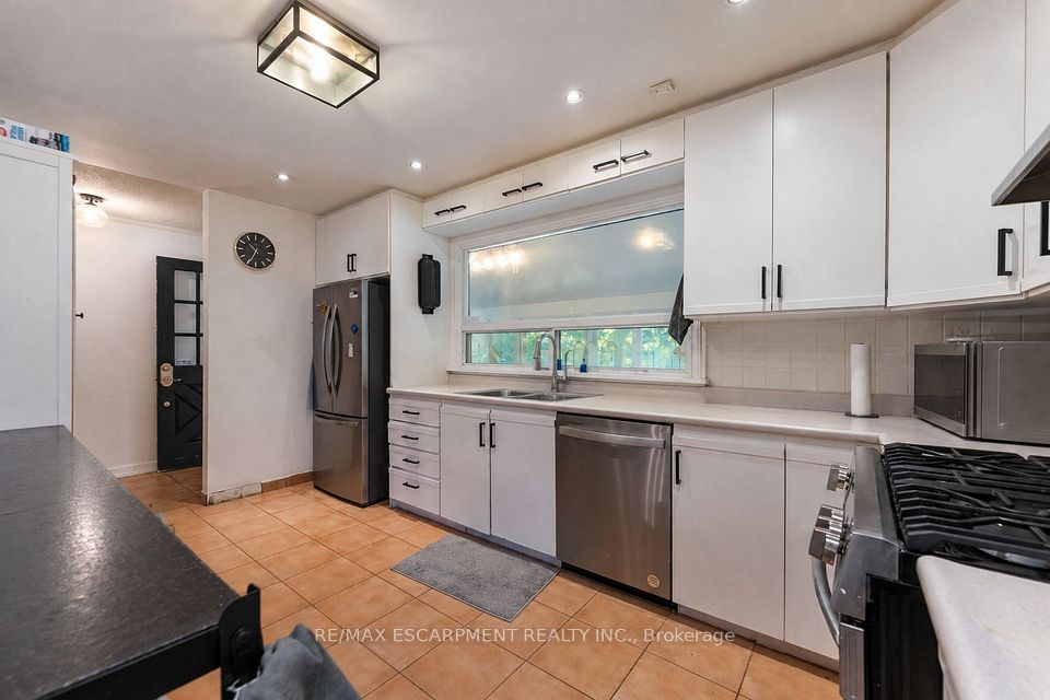 505 Patricia Drive, Oakville, ON L6K 1L9 8