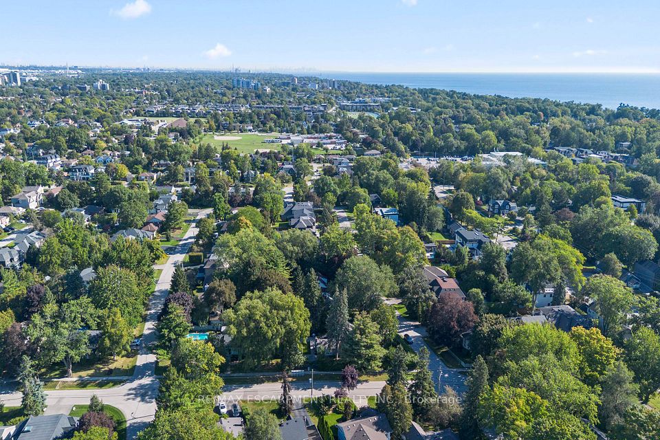 505 Patricia Drive, Oakville, ON L6K 1L9 25