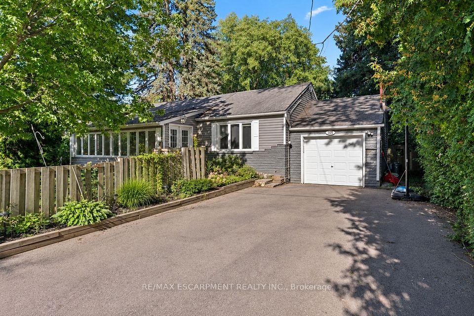505 Patricia Drive, Oakville, ON L6K 1L9 4