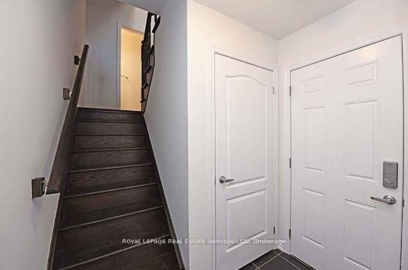 3050 Postridge Drive, Oakville, ON L6H 0R9 3