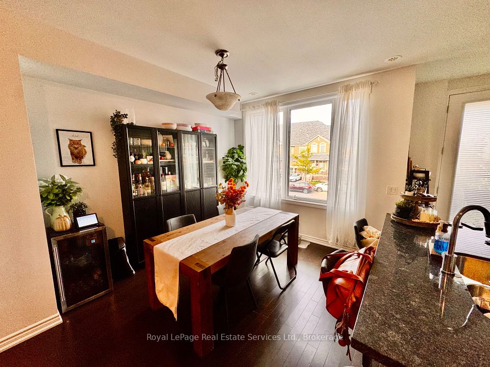 3050 Postridge Drive, Oakville, ON L6H 0R9 4
