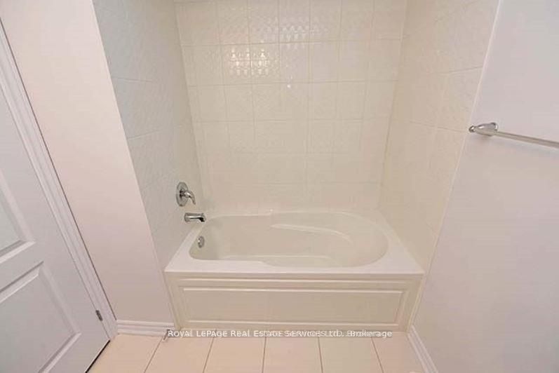 3050 Postridge Drive, Oakville, ON L6H 0R9 12