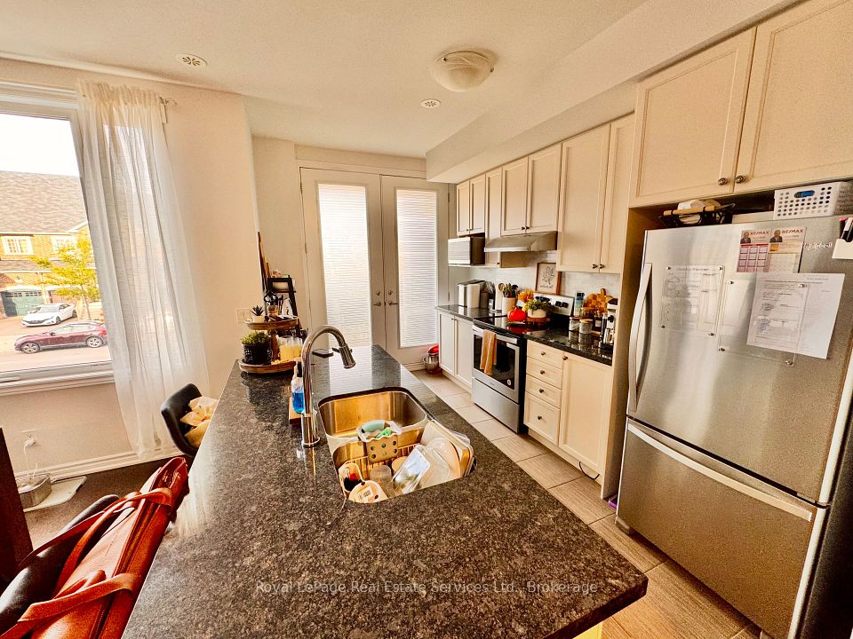 3050 Postridge Drive, Oakville, ON L6H 0R9 7