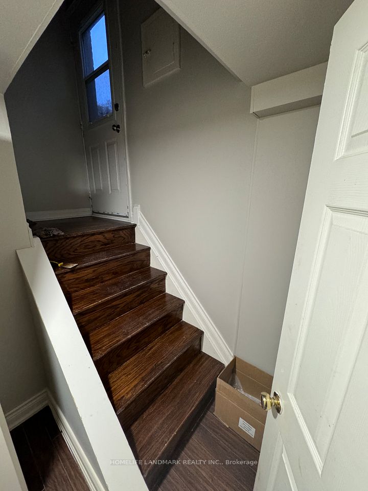 2042 Constance Drive, Oakville, ON L6J 2V5 6