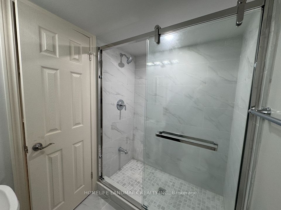 2042 Constance Drive, Oakville, ON L6J 2V5 8