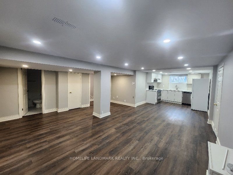 2042 Constance Drive, Oakville, ON L6J 2V5 2