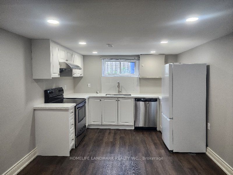2042 Constance Drive, Oakville, ON L6J 2V5 3