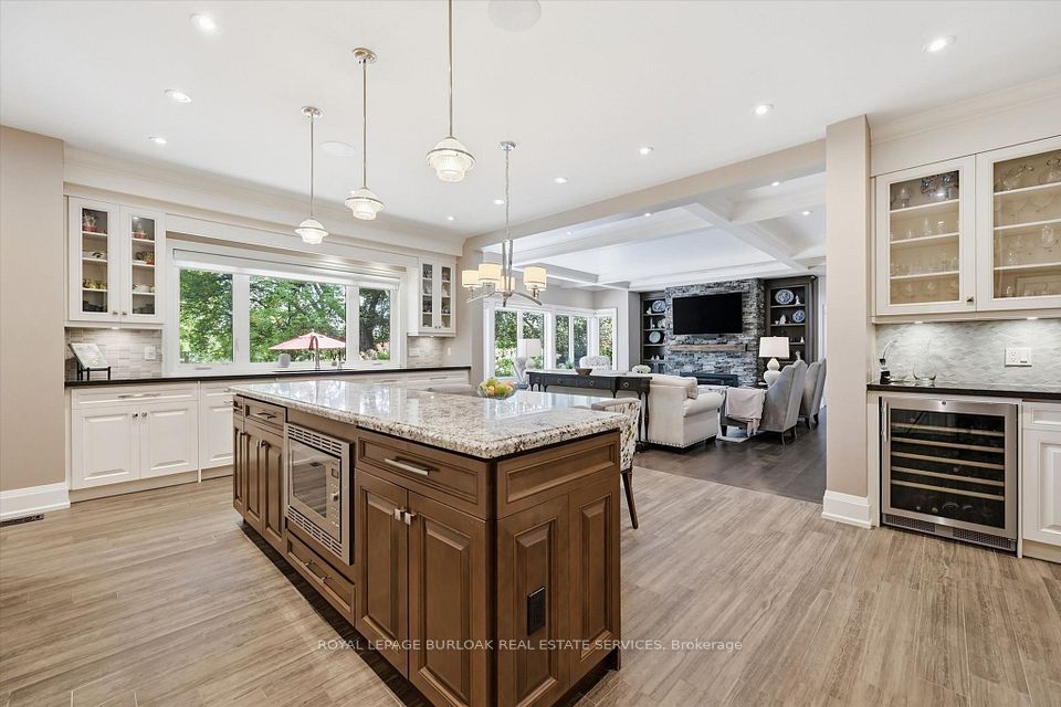 534 Ann Avenue, Burlington, ON L7T 2S6 9