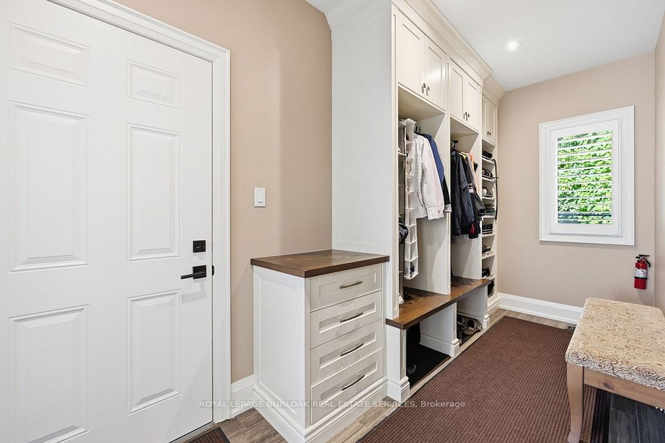 534 Ann Avenue, Burlington, ON L7T 2S6 17