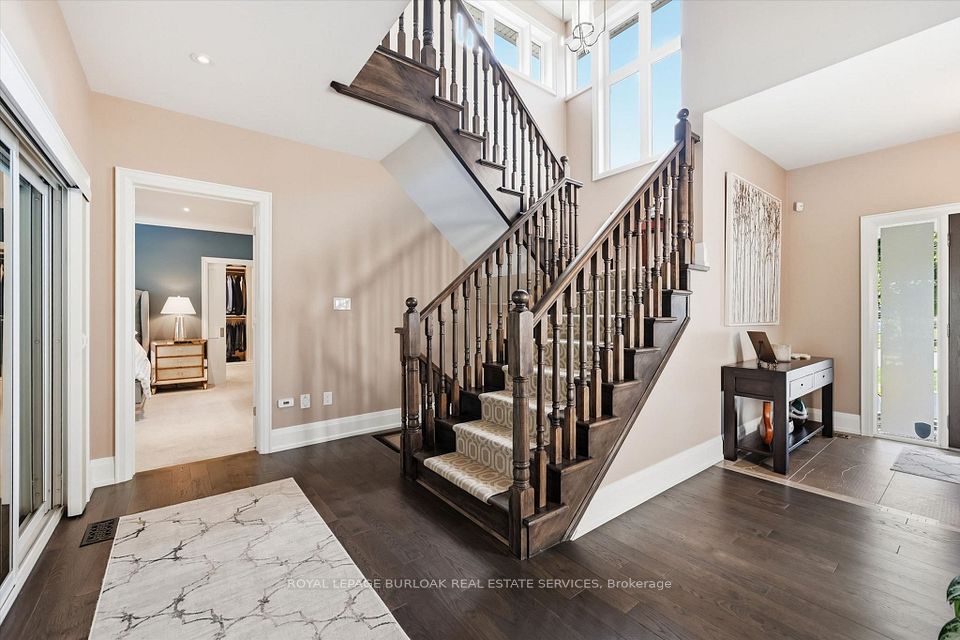534 Ann Avenue, Burlington, ON L7T 2S6 24