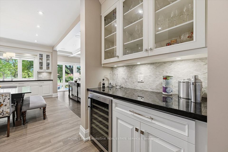 534 Ann Avenue, Burlington, ON L7T 2S6 13