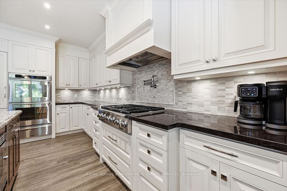 534 Ann Avenue, Burlington, ON L7T 2S6 10