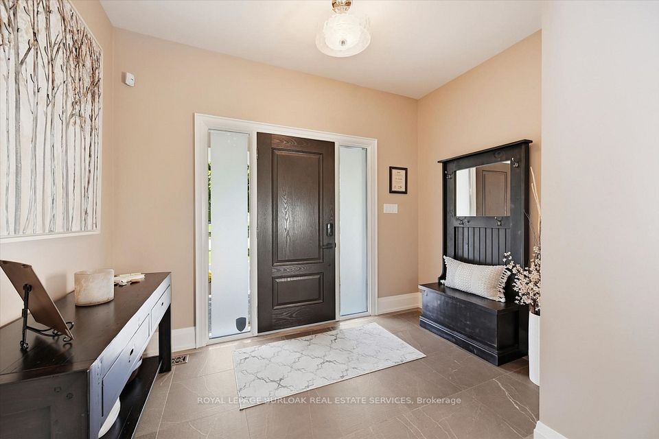 534 Ann Avenue, Burlington, ON L7T 2S6 4