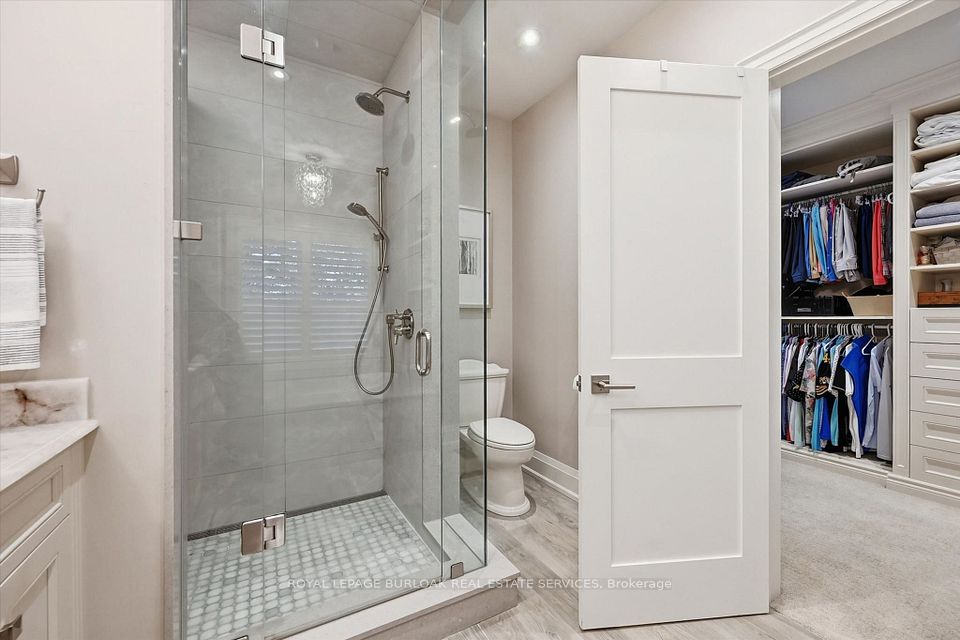 534 Ann Avenue, Burlington, ON L7T 2S6 23