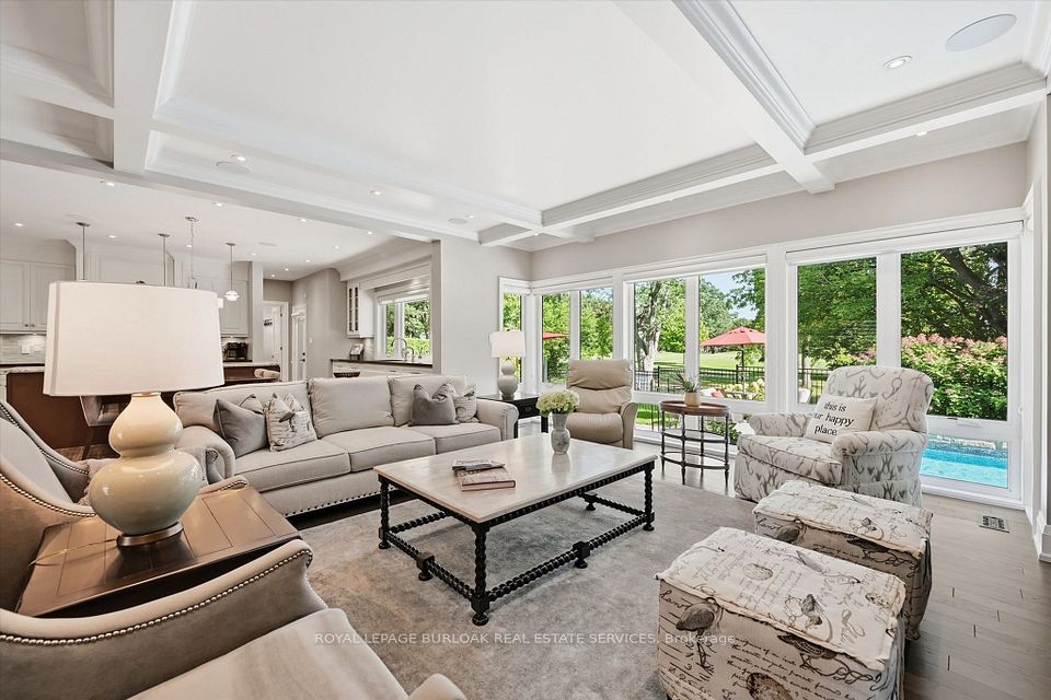 534 Ann Avenue, Burlington, ON L7T 2S6 6