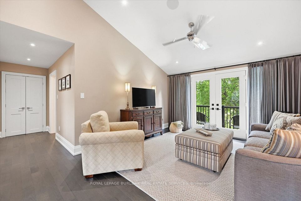534 Ann Avenue, Burlington, ON L7T 2S6 25
