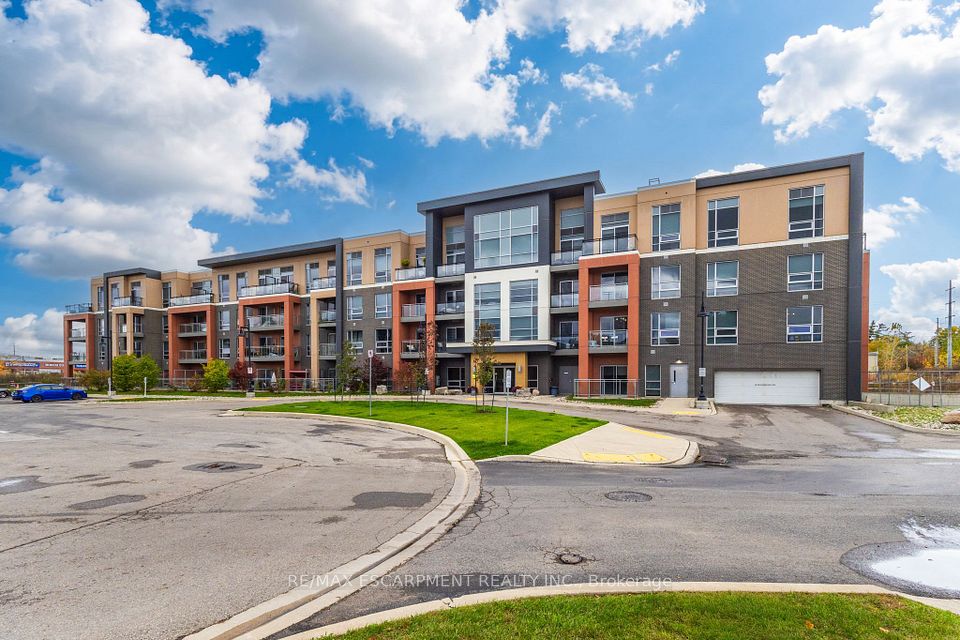 4040 Upper Middle Road 318, Burlington, ON L7M 0H2 2